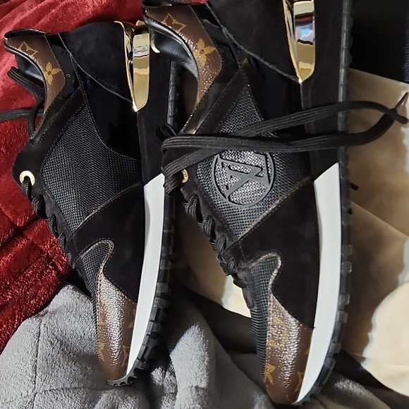 Louis Vuitton Runway Sneaker. - Picture 12 of 12